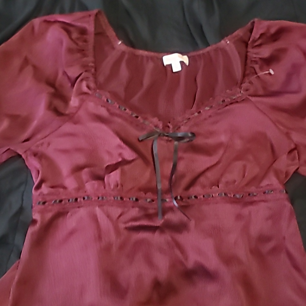 Elegant Burgundy Women's Top - Picture 2 of 2